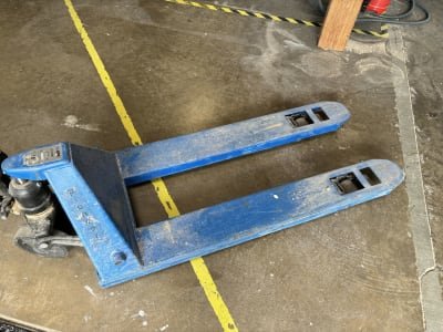 Hand pallet truck