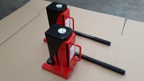 Lot Of Hydraulic Toe Jacks