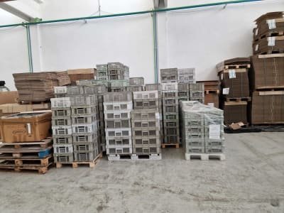 Stock de cajas de plástico perforadas