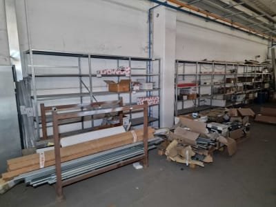 Muchos accesorios y repuestos para puertas basculantes