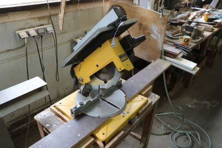 DEWALT DW710 Chop and mitre saw