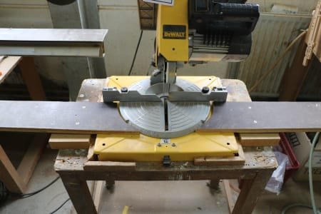 DEWALT DW710 Chop and mitre saw