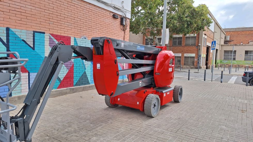 Plataforma elevadora articulada eléctrica