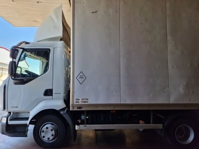 Camión RENAULT MIDLUM 220.12 DXI