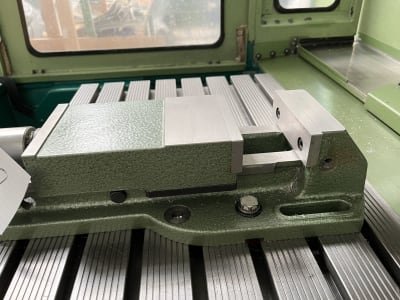 ARNO Hydraulic machine vice