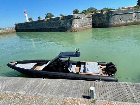 Semirrígida de 12,10 m de eslora