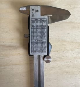 2 digital calipers