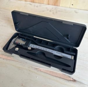 2 digital calipers