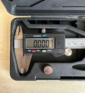 2 digital calipers