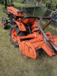 Tractor KUBOTA B7001