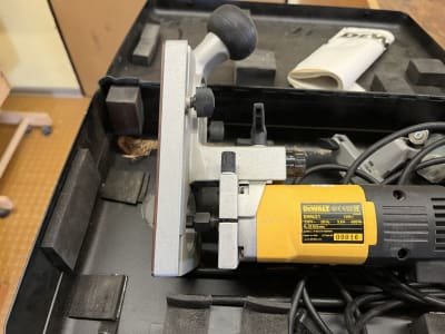 DEWALT DW631 Router