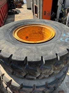 Tyre set for dumper vehicles x4