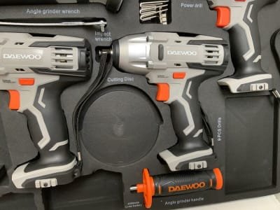 DAEWOO U force 4 in 1 Power tool set