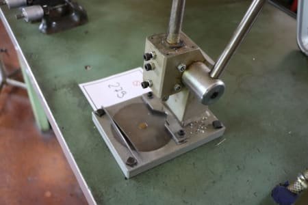 Rivet press