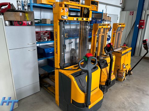 JUNGHEINRICH EJC214 Electric pallet truck