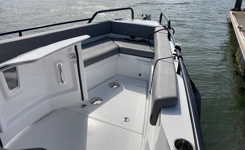 Open/runabout de 8,75 m de eslora