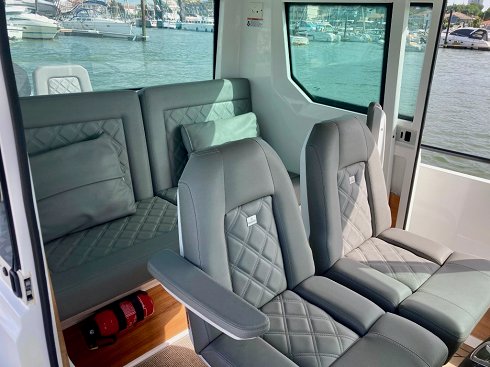 Open/runabout de 8,75 m de eslora