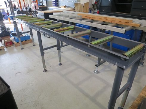 WMT 3000/Anschlag roller conveyor with length stop.