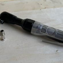 Pneumatic ratchet wrench