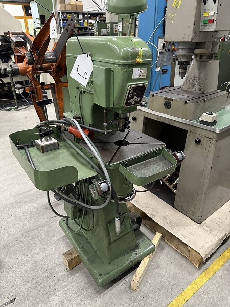 BURGER D04 Riveting machine