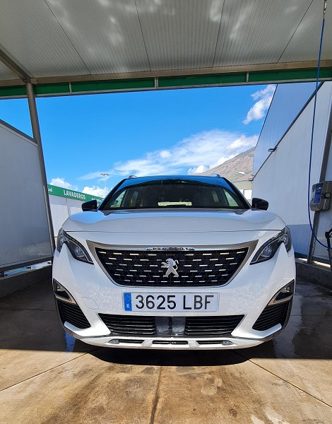 Peugeot 5008 GT line BlueHDi matrícula 3625LBF