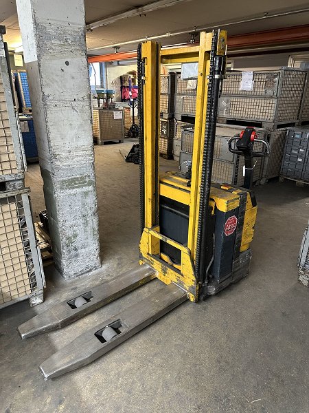 JUNGHEINRICH Electric forklift