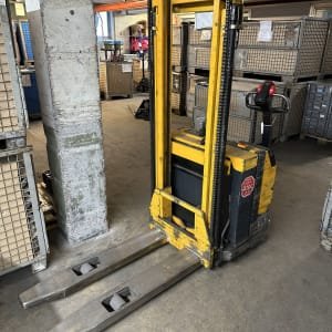 JUNGHEINRICH Electric forklift