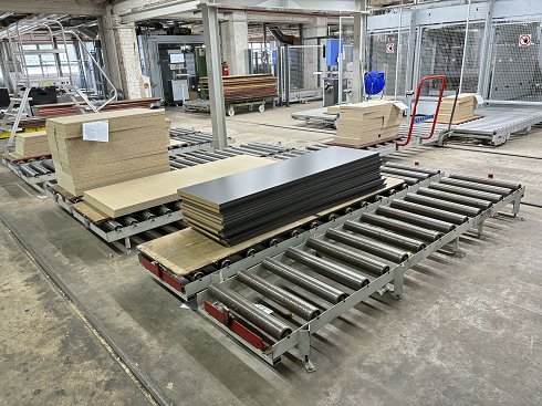 Roller conveyor approx. 35 running meters with cross transport trolley