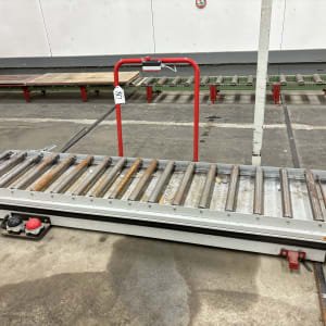 WTT E10.10.5.1.0.QVW Scissor lift table with roller conveyor