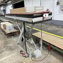 WTT E10.10.5.1.0.RB Scissor lift table with roller conveyor