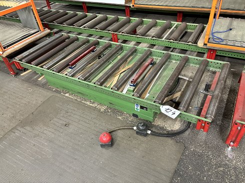 WTT Scissor lift table with roller conveyor