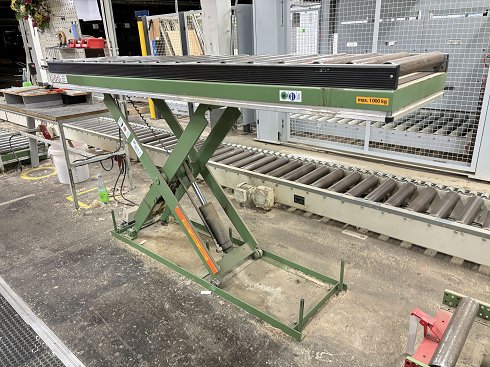 WTT E10.10.5.1.0.RB Scissor lift table with roller conveyor