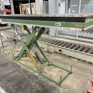 WTT E10.10.5.1.0.RB Scissor lift table with roller conveyor