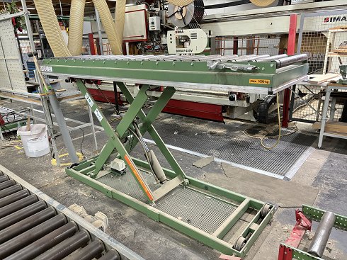 WTT E10 Scissor lift table with roller conveyor