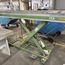 WTT E10.10.5.1.0 RB Scissor lift table with roller conveyor