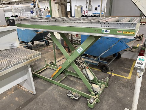 WTT E10.10.5.1.0 RB Scissor lift table with roller conveyor