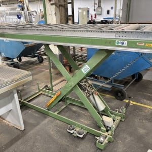 WTT E10.10.5.1.0 RB Scissor lift table with roller conveyor