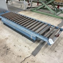 Scissor lift table with roller conveyor