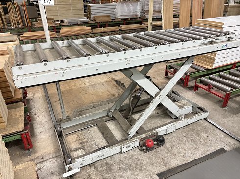 WTT Scissor lift table with roller conveyor and trolley