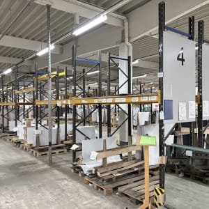 Heavy-duty shelving approx. 200 running metres