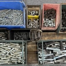 Lot of machine screws and accessories (185 kg)