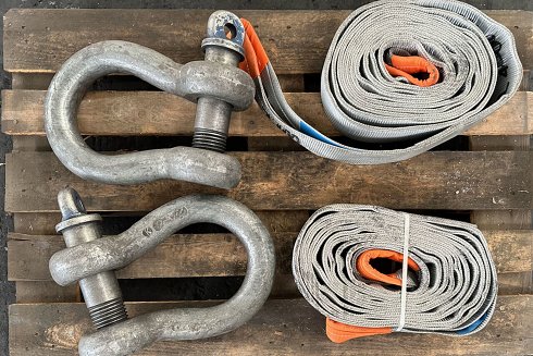 2x shackles 55 tons 2x lifting strap 8000kg