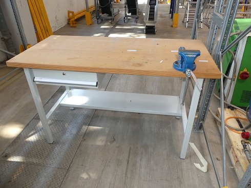 Workbench with Bench Vise