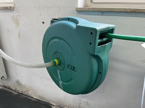 Hose dispenser