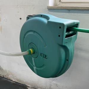 Hose dispenser