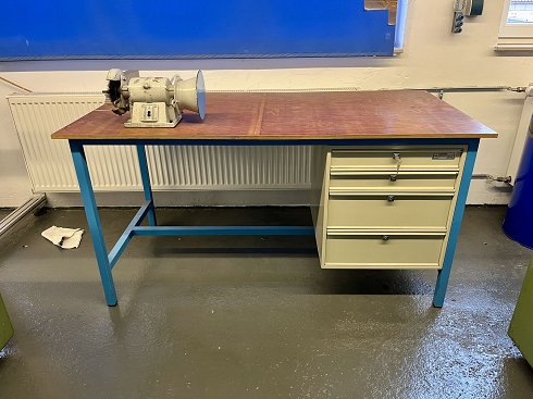 Workbench with contents