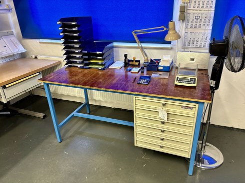 HANEU Workbench with contents