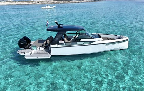 Open/runabout de 10,28 m de eslora