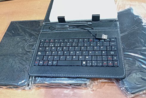 Lote de 10 fundas para Tablet de 7” con teclado NUEVAS, a estrenar.