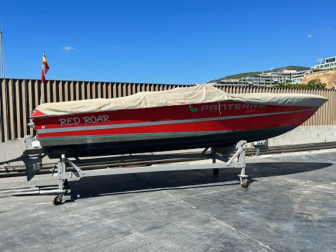 Open/runabout de 7,80 m de eslora